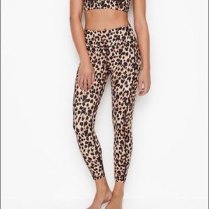 VS Incredible Essential Legging
